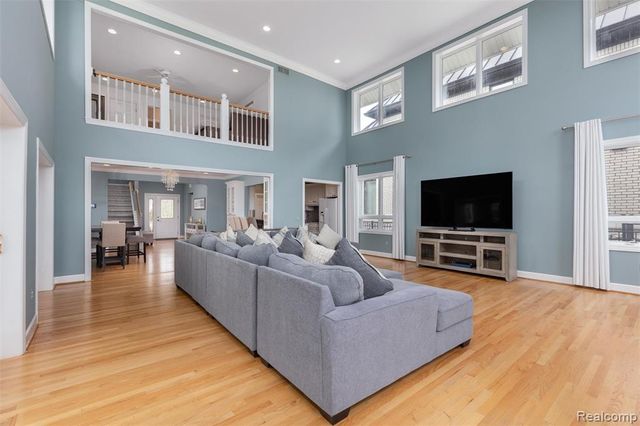 30134 Jefferson Avenue, Saint Clair Shores, MI 48082