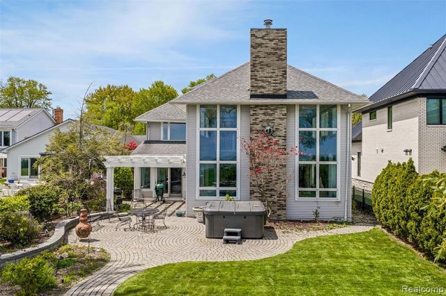 30134 Jefferson Avenue, Saint Clair Shores, MI 48082