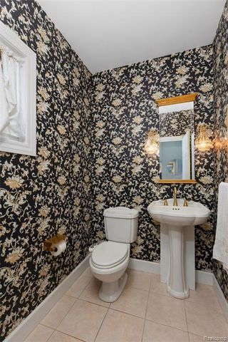 30134 Jefferson Avenue, Saint Clair Shores, MI 48082