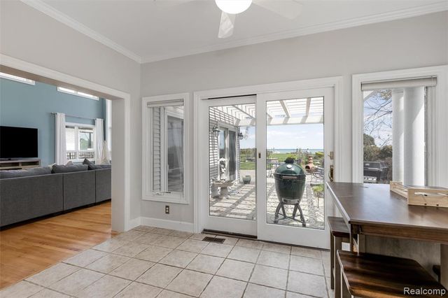 30134 Jefferson Avenue, Saint Clair Shores, MI 48082