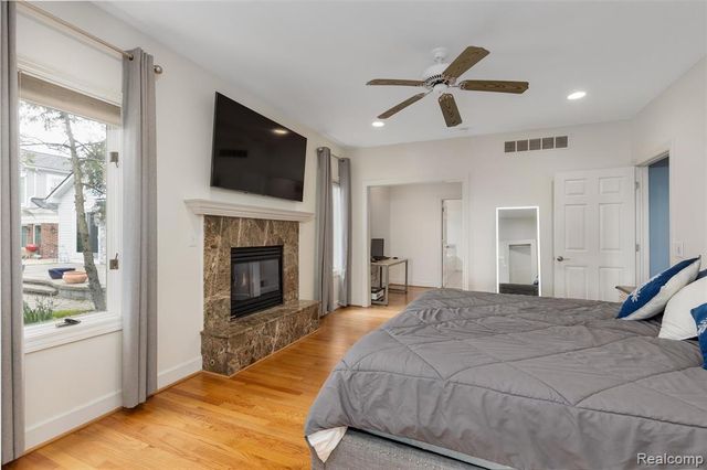 30134 Jefferson Avenue, Saint Clair Shores, MI 48082