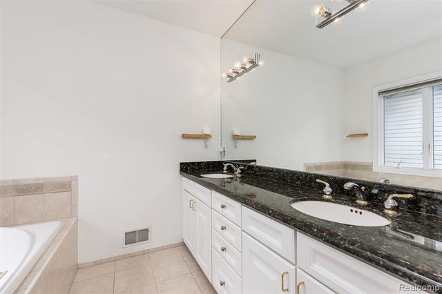 30134 Jefferson Avenue, Saint Clair Shores, MI 48082