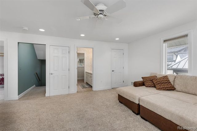 30134 Jefferson Avenue, Saint Clair Shores, MI 48082