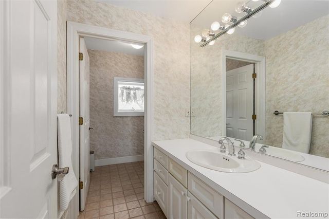 30134 Jefferson Avenue, Saint Clair Shores, MI 48082