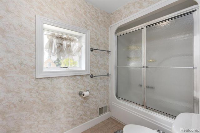 30134 Jefferson Avenue, Saint Clair Shores, MI 48082