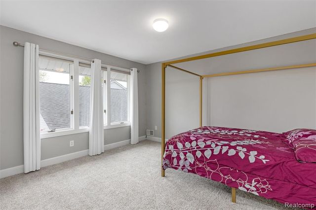 30134 Jefferson Avenue, Saint Clair Shores, MI 48082