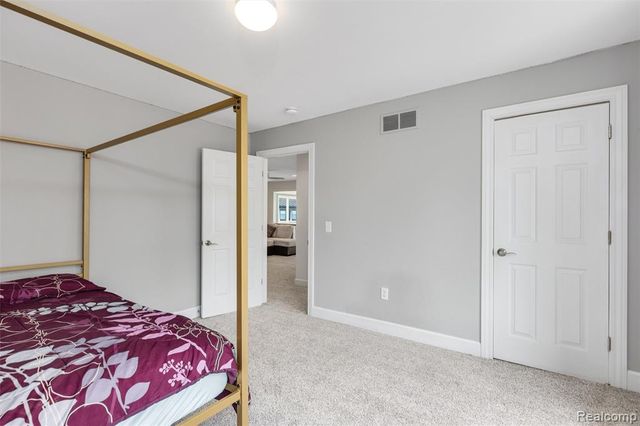 30134 Jefferson Avenue, Saint Clair Shores, MI 48082