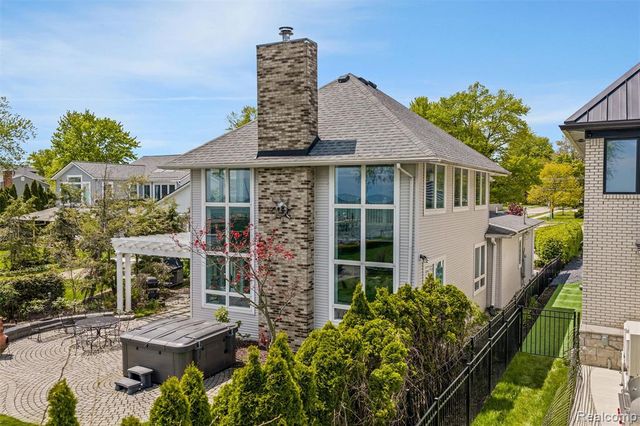 30134 Jefferson Avenue, Saint Clair Shores, MI 48082