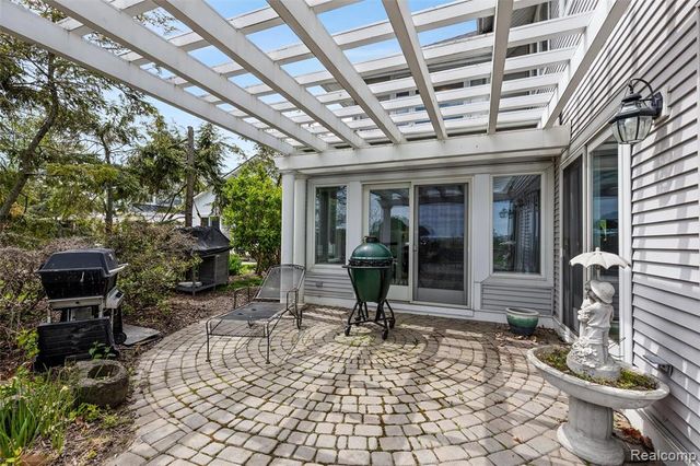 30134 Jefferson Avenue, Saint Clair Shores, MI 48082