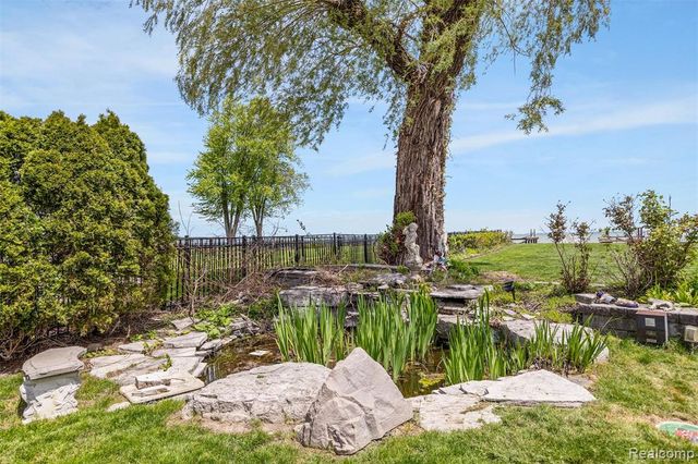 30134 Jefferson Avenue, Saint Clair Shores, MI 48082