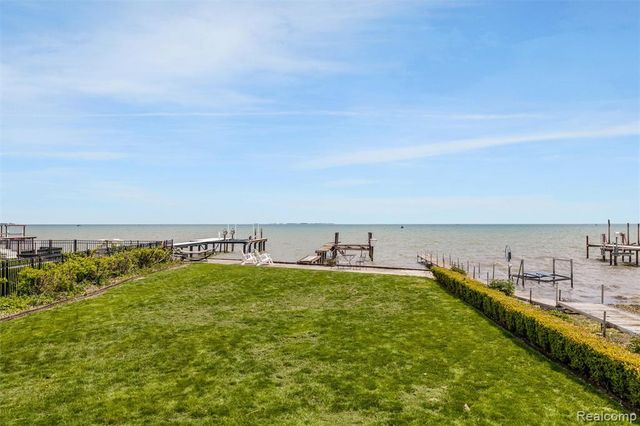 30134 Jefferson Avenue, Saint Clair Shores, MI 48082