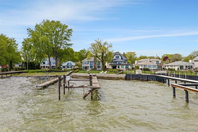 30134 Jefferson Avenue, Saint Clair Shores, MI 48082
