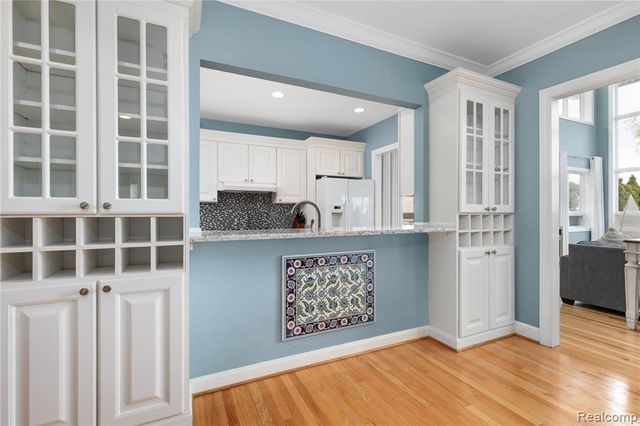30134 Jefferson Avenue, Saint Clair Shores, MI 48082