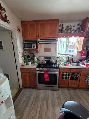 10604 Weigand Avenue, Los Angeles, CA 90002