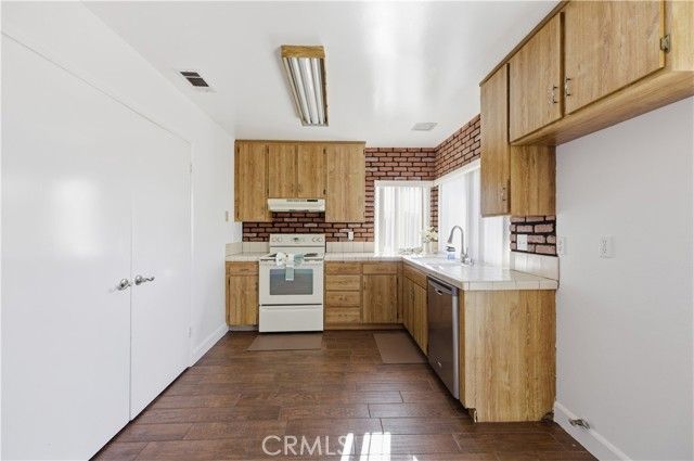 7035 Batavia Way, Riverside, CA 92586