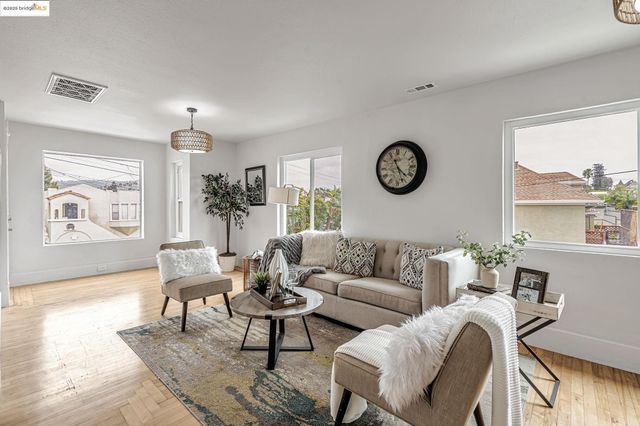 725 E 21St St, Oakland, CA 94606