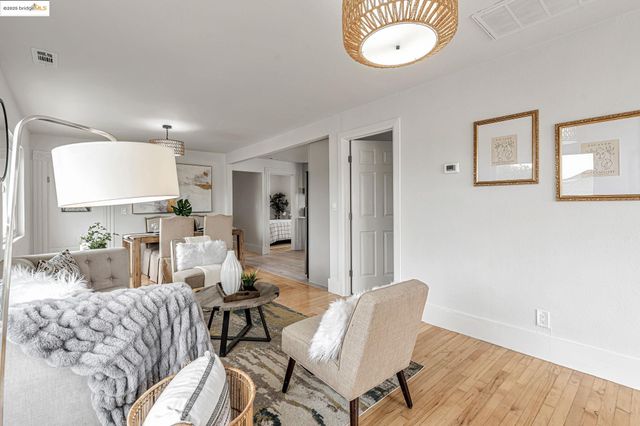 725 E 21St St, Oakland, CA 94606