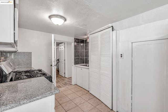 725 E 21St St, Oakland, CA 94606