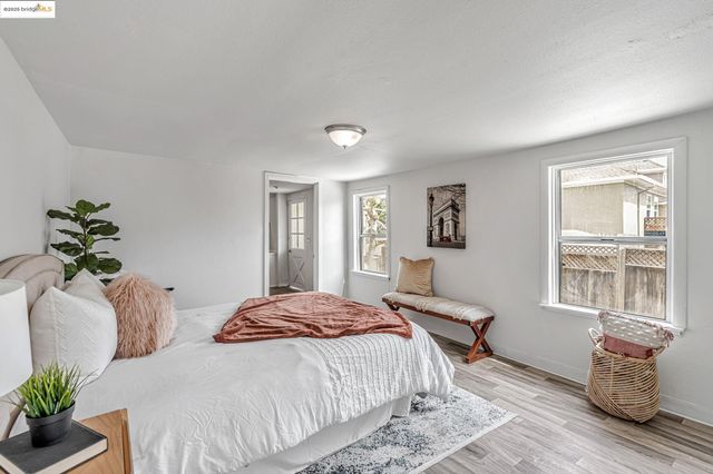 725 E 21St St, Oakland, CA 94606