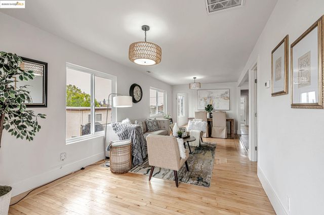 725 E 21St St, Oakland, CA 94606