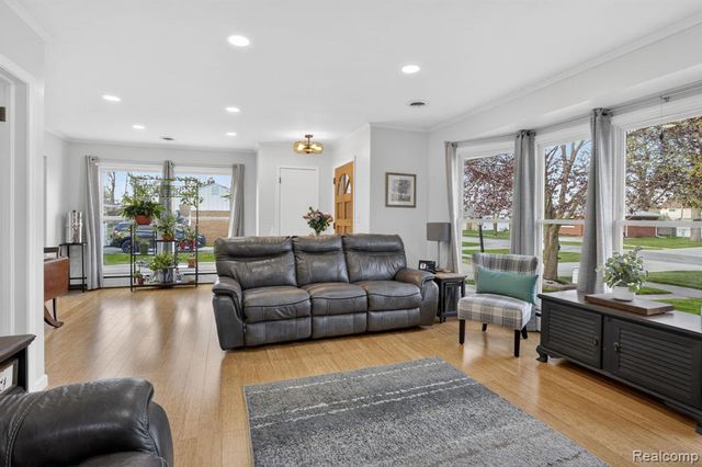 1352 Georgia Avenue, Marysville, MI 48040