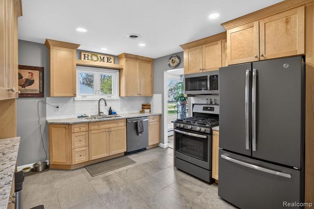 1352 Georgia Avenue, Marysville, MI 48040
