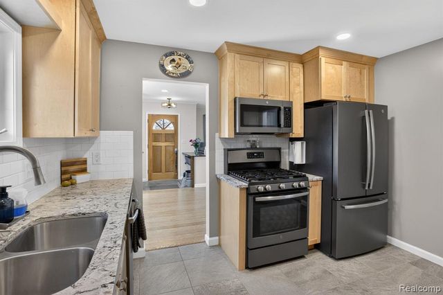1352 Georgia Avenue, Marysville, MI 48040