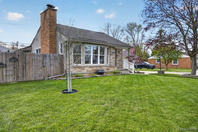 1352 Georgia Avenue, Marysville, MI 48040