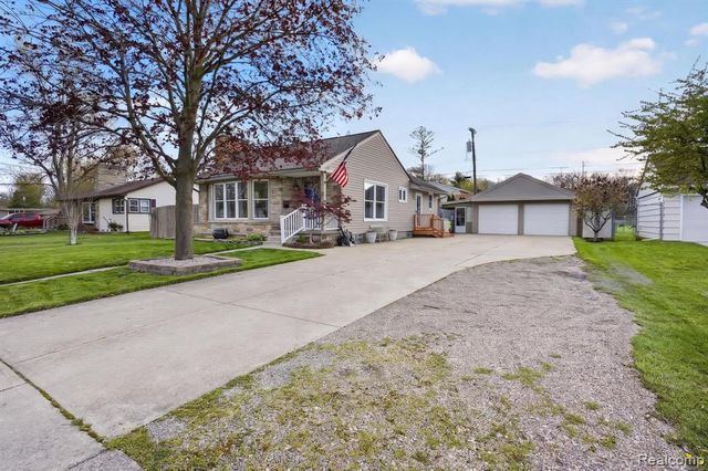 1352 Georgia Avenue, Marysville, MI 48040