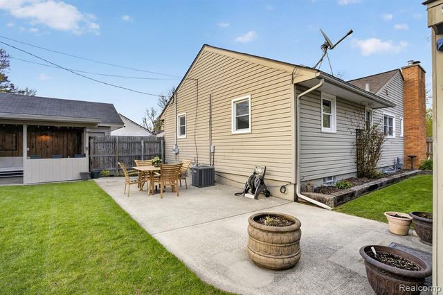 1352 Georgia Avenue, Marysville, MI 48040