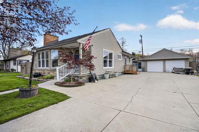 1352 Georgia Avenue, Marysville, MI 48040