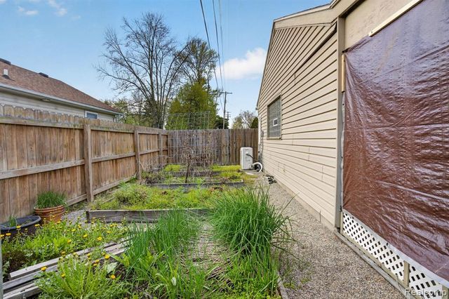 1352 Georgia Avenue, Marysville, MI 48040