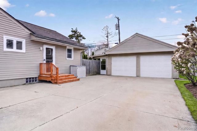 1352 Georgia Avenue, Marysville, MI 48040
