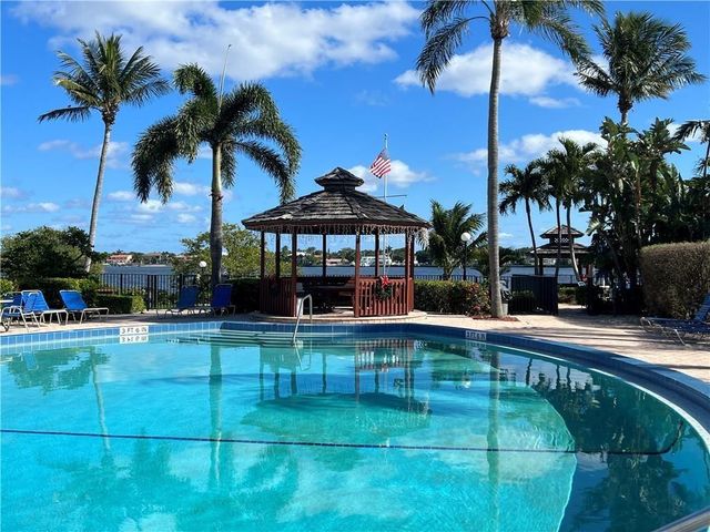 7030 Half Moon Circle, Hypoluxo, FL 33462