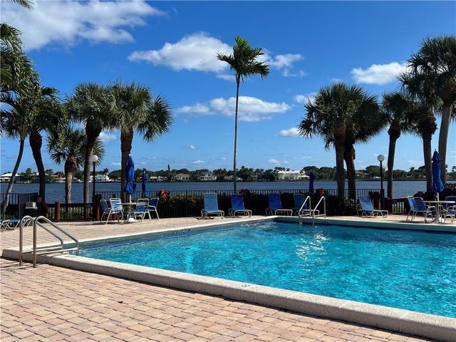 7030 Half Moon Circle, Hypoluxo, FL 33462