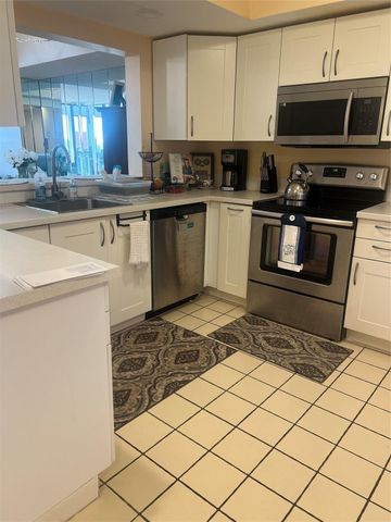 7030 Half Moon Circle, Hypoluxo, FL 33462