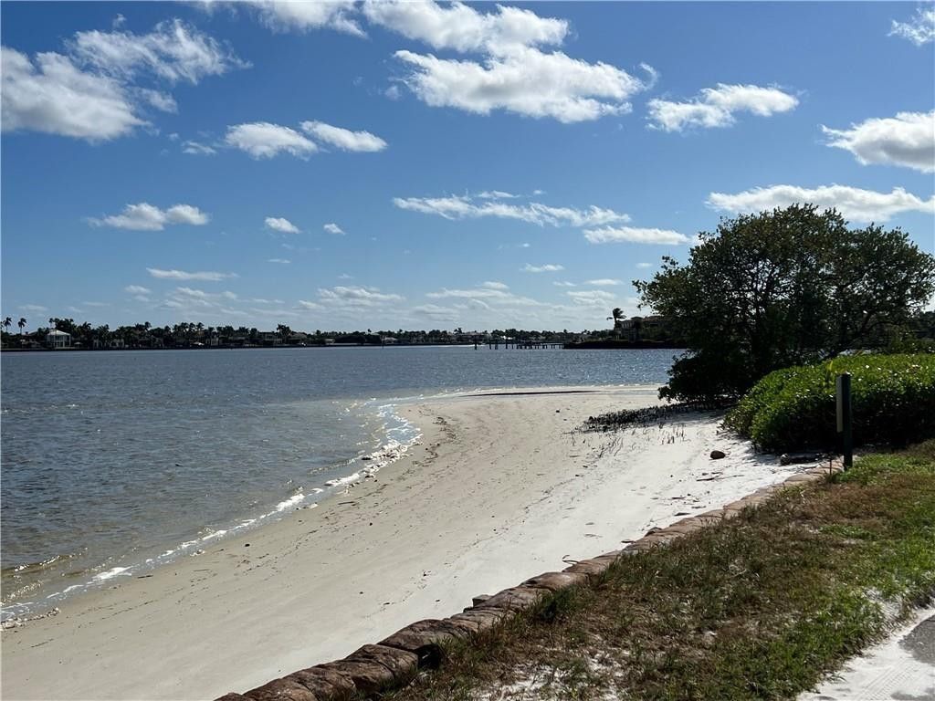 7030 Half Moon Circle, Hypoluxo, FL 33462