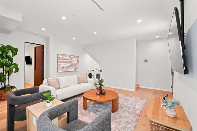 425 N Alfred 2, West Hollywood, CA 90048