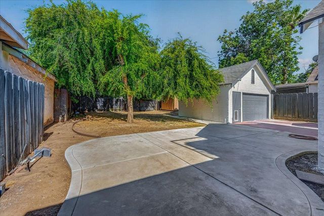 256 N Sierra Vista Avenue, Fresno, CA 93702