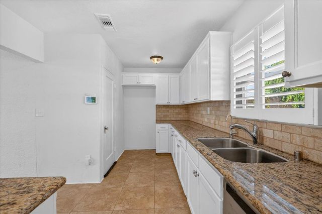 256 N Sierra Vista Avenue, Fresno, CA 93702