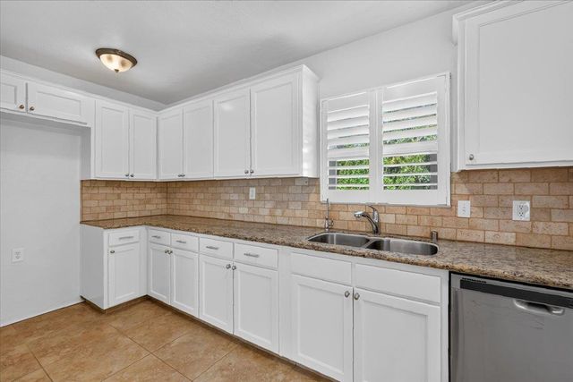 256 N Sierra Vista Avenue, Fresno, CA 93702