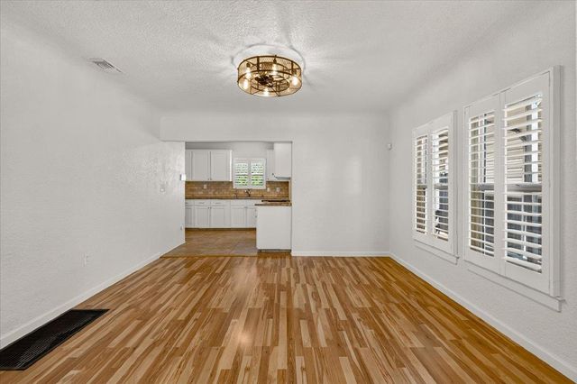 256 N Sierra Vista Avenue, Fresno, CA 93702