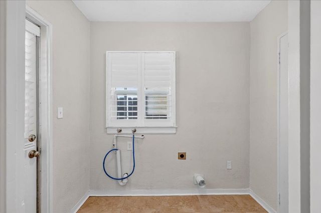 256 N Sierra Vista Avenue, Fresno, CA 93702