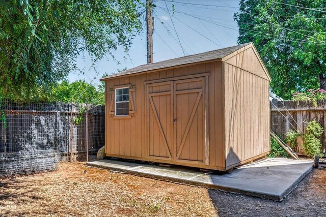 256 N Sierra Vista Avenue, Fresno, CA 93702