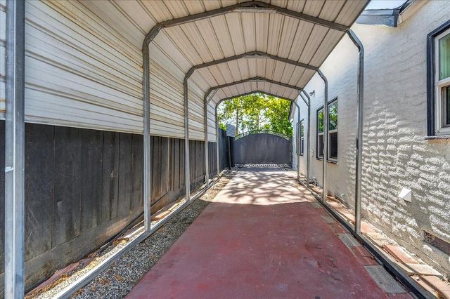 256 N Sierra Vista Avenue, Fresno, CA 93702