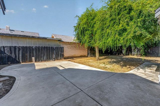 256 N Sierra Vista Avenue, Fresno, CA 93702