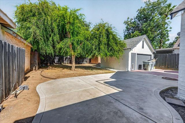 256 N Sierra Vista Avenue, Fresno, CA 93702