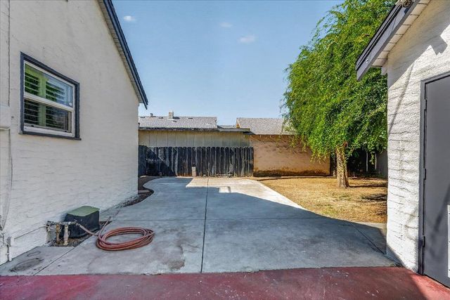 256 N Sierra Vista Avenue, Fresno, CA 93702