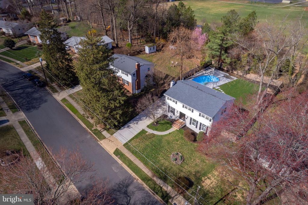 Image 1 of property listing at 2524 SWIFT RUN ST, Vienna, VA 22180