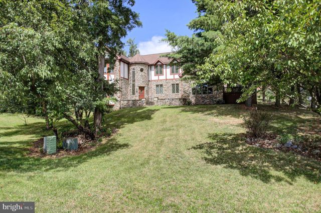 2013 CASTLEGREEN CT, Greencastle, PA 17225